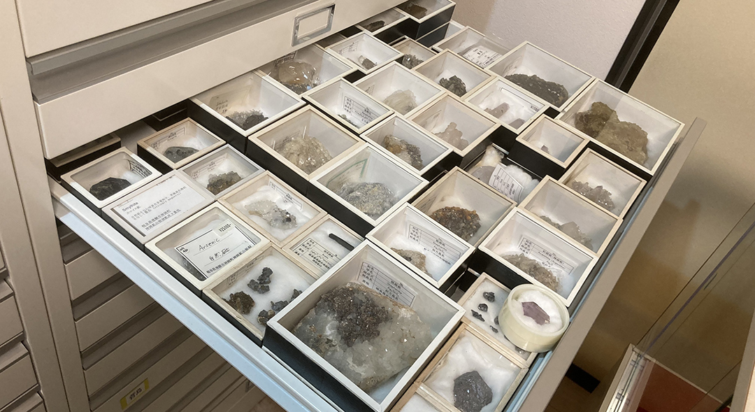 鉱石の収集と研究の目的