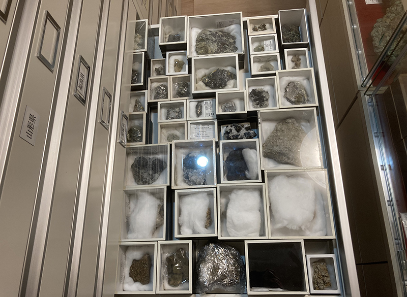 鉱石の収集と研究の目的